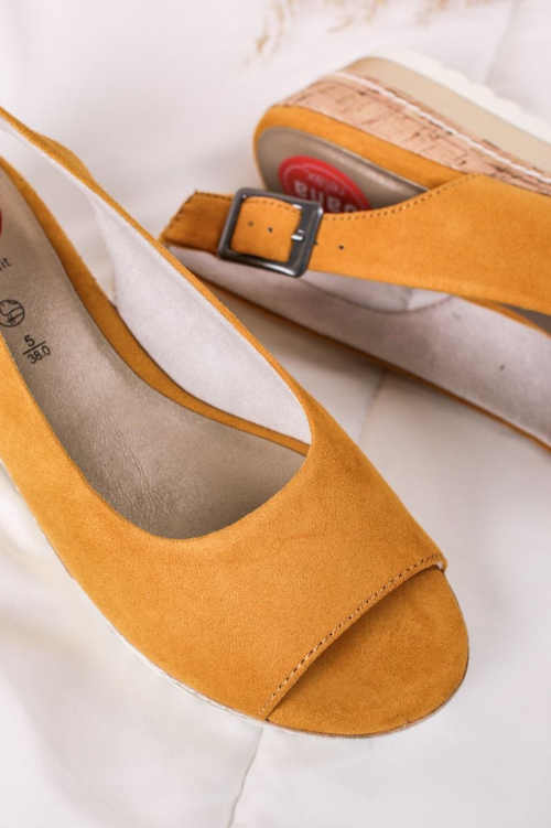dámské sandály ve žlutém provedení