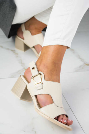 Elegantní dámské kožené sandály