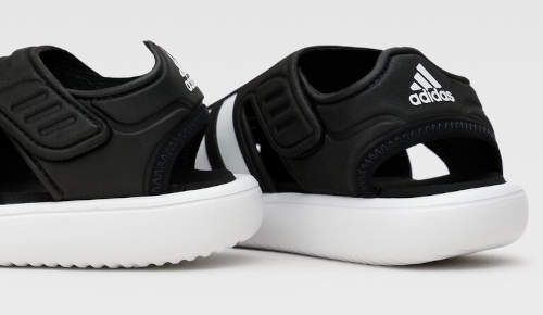 Pohodlné dětské sandály Adidas na vyšší podrážce